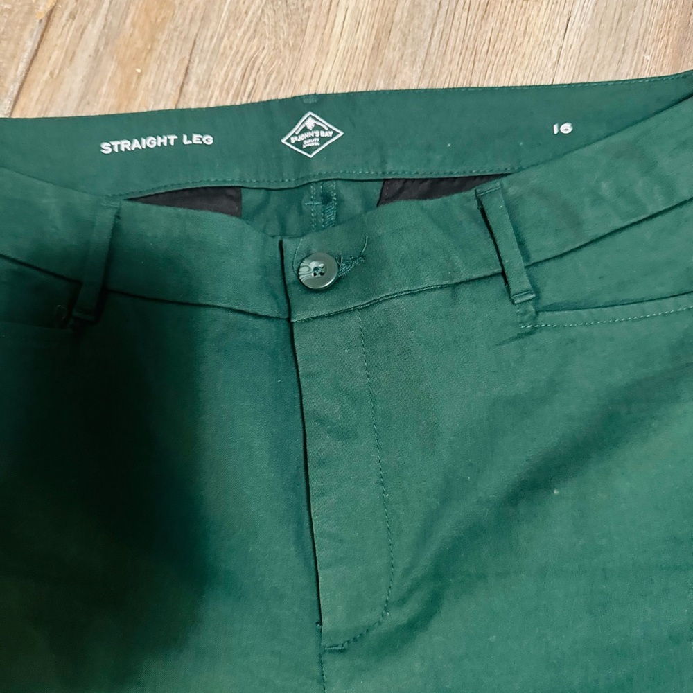 🔥$10 FINAL PRICE🔥 St. John's Bay Emerald Green Straight Leg Pixie Pants💛 - Picture 5 of 7